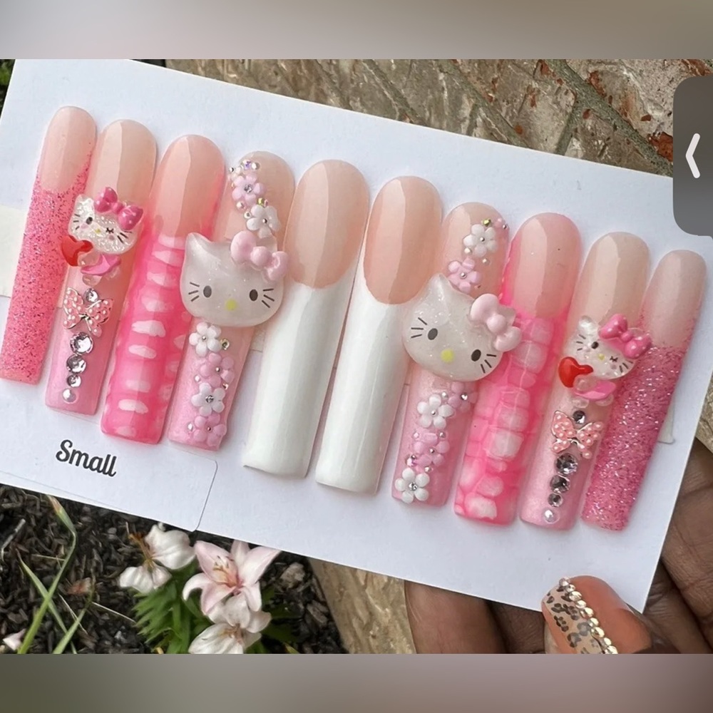 3xl Hello Kitty 3D Nails